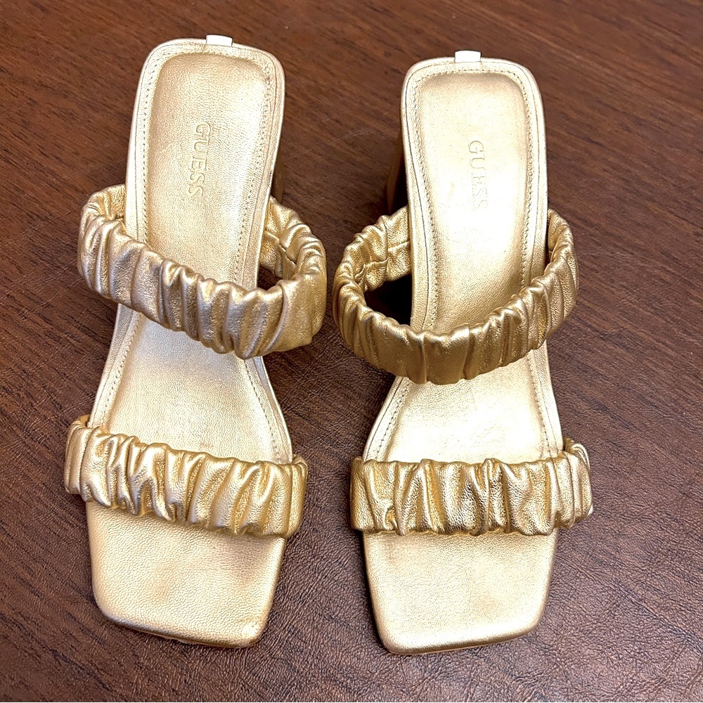 Gorgeous Guess Sandals Aindrea Gold BOUTIQUE Shirred Heels